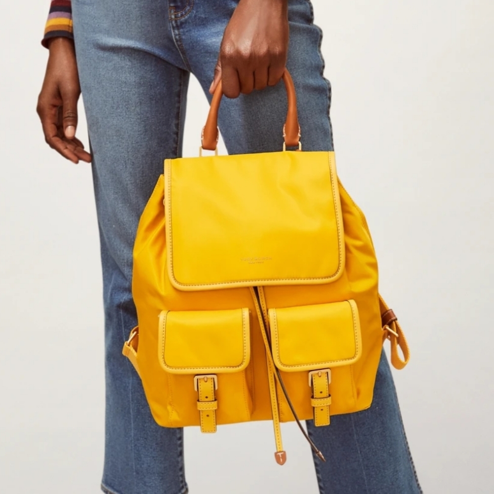 SOLD•OUT🔥 NEW Tory Burch Perry Flap Backpack Gold - Picture 6 of 7